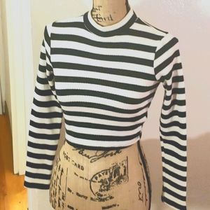 Forever 21 crop sweater very warm